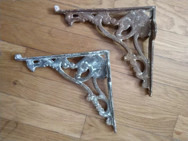 VINTAGE ANTIQUE PAIR OF IRON WALL BRACKETS DECORATIVE SHELF 7 1/2" x 8"