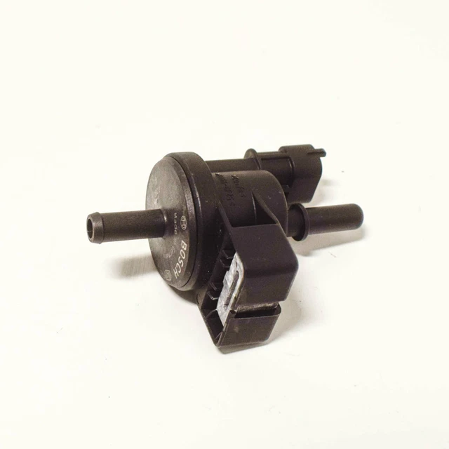 OEM BMW M3 E90 E92 E93 Fuel Tank Breather Valve 7838281 13907838281 08