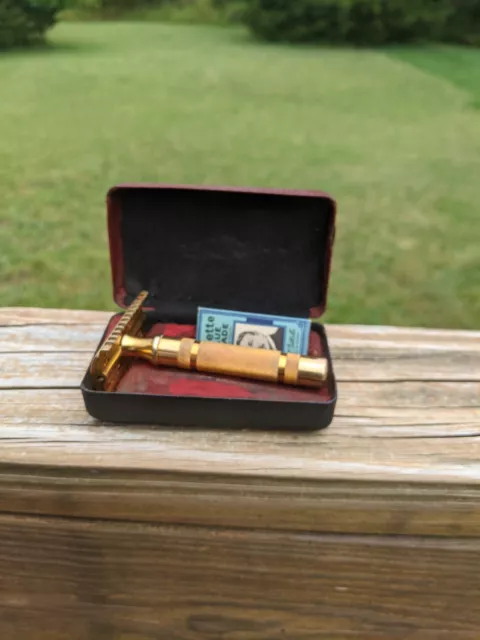 1930's Gillette New Type w/Bar Handle Red and Black Set w/Original Case