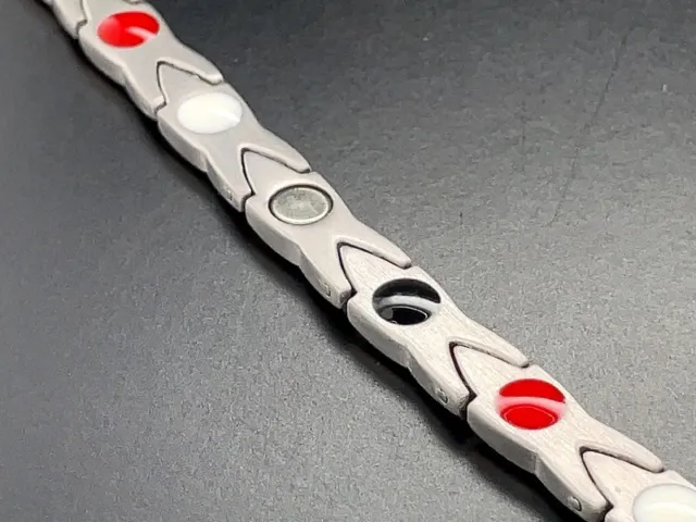 Schmuckjagd Armband Aus Titan Bicolor Mit Therapierenden  Magneten 3