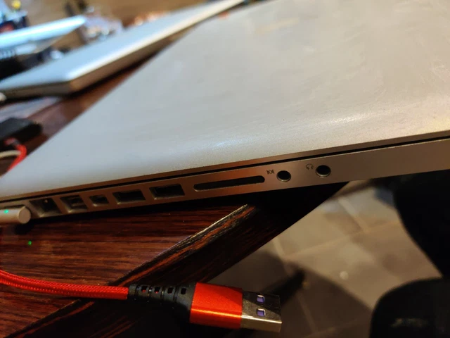 Apple MacBook Pro 15.4" (1TB HDD, Intel Core i5 , 2.4GHz, 2010 7
