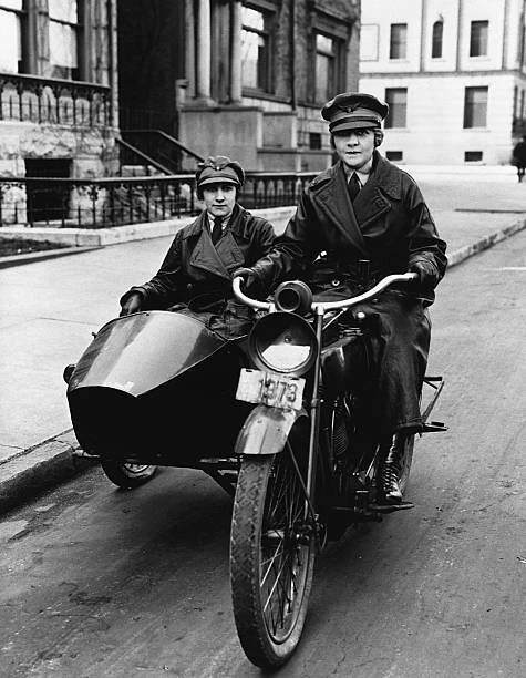 FEMALE DISPATCH RIDERS During World War I 1918 Old Photo EUR 6,65 ...