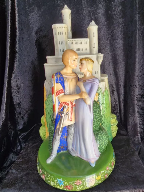 Royal Doulton Figurine "Lancelot & Guinivere " Hn 3112