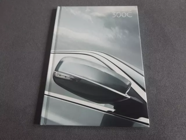 2012 Chrysler 300 C 300C Hardcover Prospekt Brochure Catalog ENGLISH UK 24 Seite