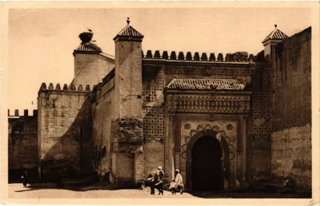 CPA Maroc MARRAKECH - Une Porte du Palais du Sultan (219700)