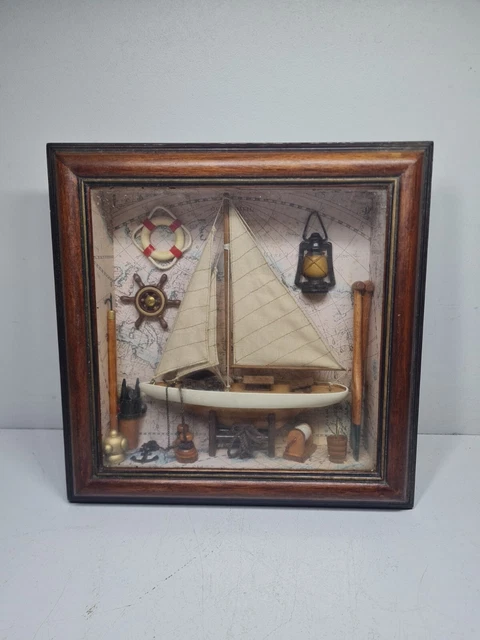 Exhibición náutica de madera vintage enmarcada en 3D