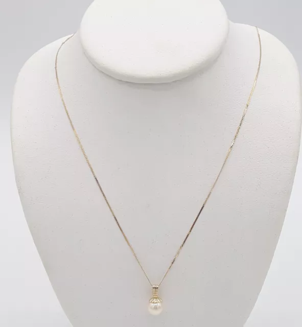 Estate Necklaces 14KT Yellow Gold  Round Akoya Pearl Pendant 16 Inches