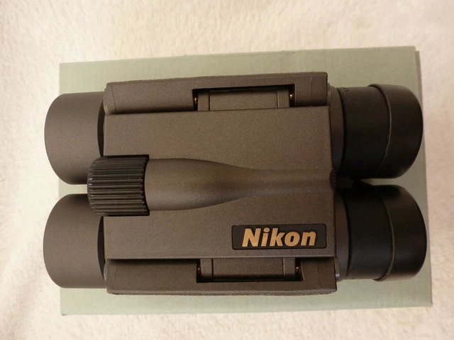 NIKON 10X25 HG L DCF Binoculars Excellent Condition 380.00