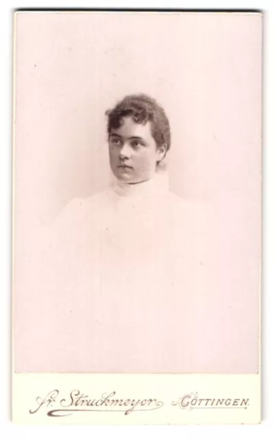 Fotografie Fr. Struckmeyer, Göttingen, Wendenstr. 5, Junge Dame mit zurückgebun