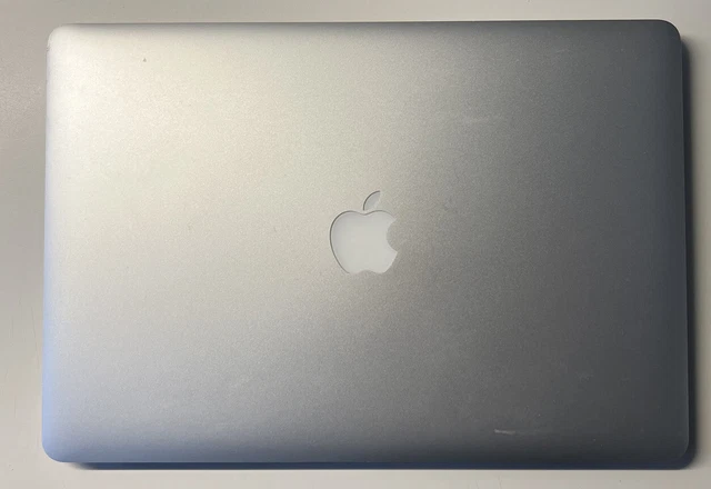 Apple MacBook Pro 15,4, 16 GB, 2,2 GHz i7 QuadCore i7, 250 GB unità di memoria a stato solido, Monterey 4