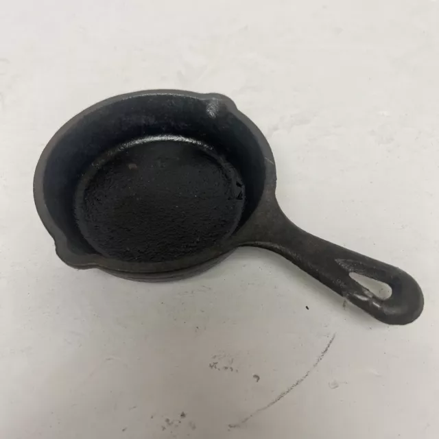 Lodge Black Cast Iron Mini #4 Skillet 3.5" W X 6"L