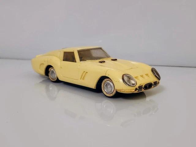 An Old Vintage Red Ferrari 250 GTO Car On A Race Track With Blurred Background Image476838095