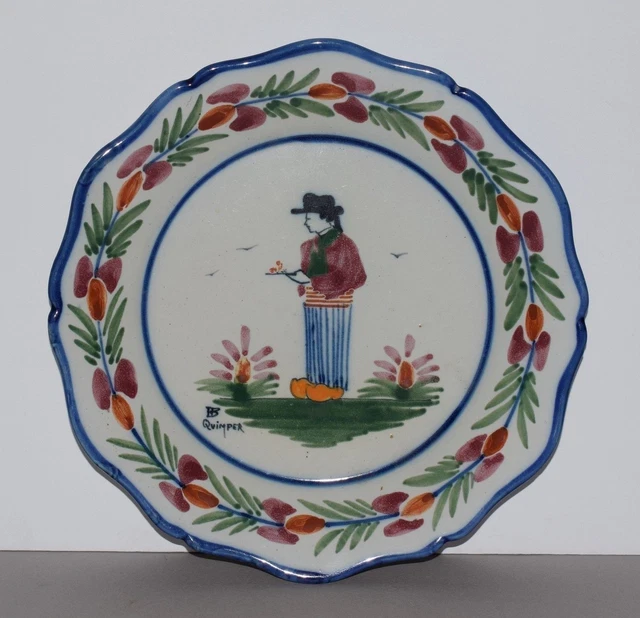 Ancienne Assiette en faïence HB Quimper - décor personnage en costume