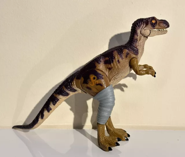 Vintage 1997 Kenner Jurassic Park JP 42 Young Tyrannosaurus Rex Dinosaur Figure