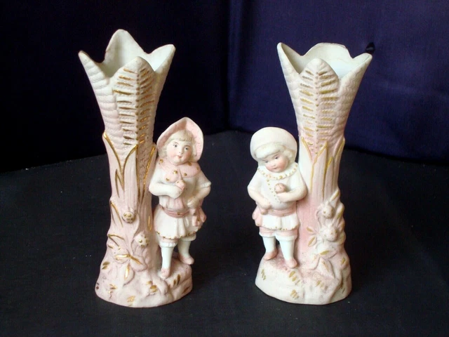 ANCIENS SUJETS  COUPLE  EN BISCUIT DE COULEUR ROSE XIX -ème