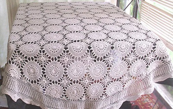 VTG CREAM WHITE FLORAL HAND CROCHETED OVAL TABLECLOTH 48" x 102"