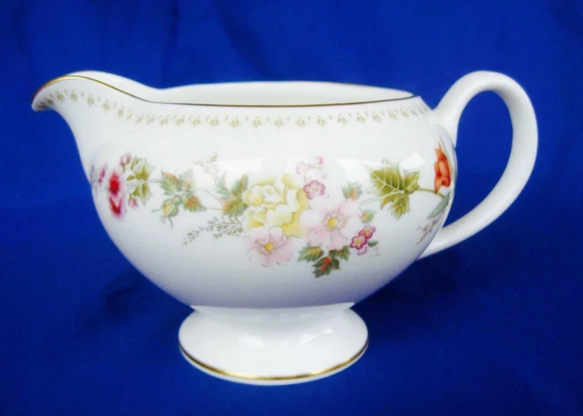 Wedgwood Mirabelle Bone China Leigh Shape Creamer 3.25 inch Gold England R4537