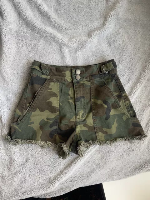 Alice and Olive Womens Camo Cargo Fringe Denim Shorts Size 24 High Rise