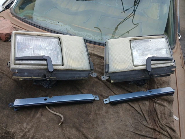Genuine Mercedes Benz Headlamp Assembly Seal 216 826 00 58 for sale Genuine Mercedes Benz Headlamp Assembly Seal 216 826 00 58 for sale