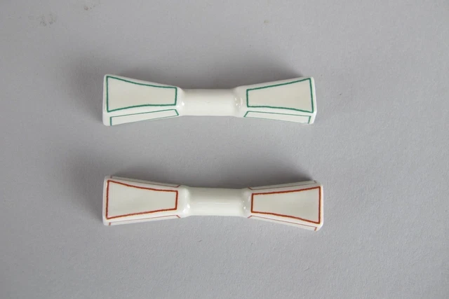 Japanese Porcelain Chopstick Rest 2 pc Set Vtg Hashioki Bow Tie Red Green CR104