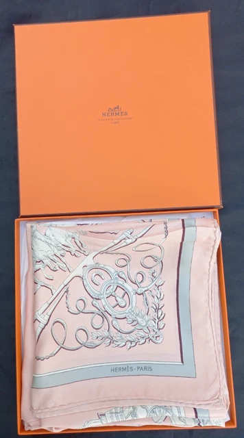 Carré En Soie HERMÈS Manège Par Philippe Ledoux - 1ère édition 1974, Couleur Crème