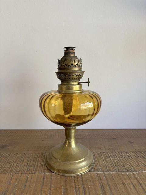 Lampe à pétrole réservoir peint pied laiton doré | Ma Cabane Vintage