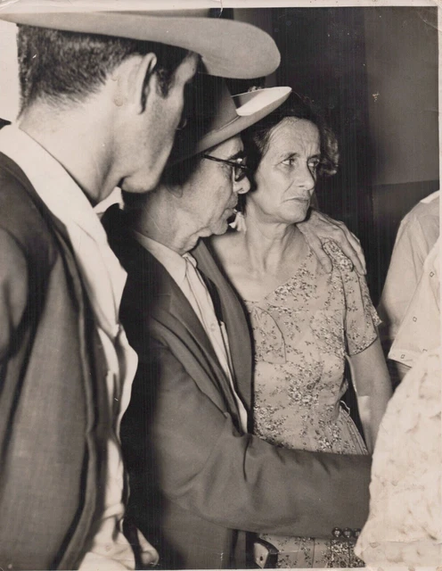 CUBAN REVOLUTION COMM CAMILO CIENFUEGOS´ PARENTS CUBA 1959 KORDA Photo Y 411