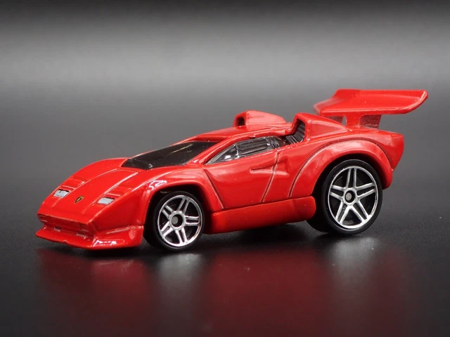 The 1/64 Lamborghini Countach Quattrovalvole from Majorette, a review by