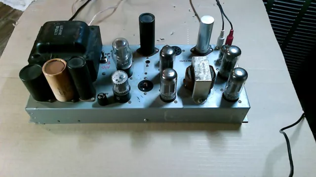 Vintage Conn stereo tube amplifier, working.