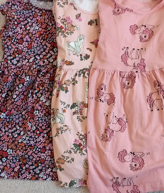 Pacchetto 3 abiti H&M 100% cotone, In perfette condizioni. Unicorni/fiori. Età 2-4. Maniche lunghe