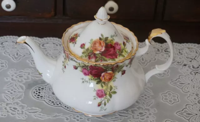 VINTAGE Royal Albert Bone China Old Country Roses Medium Teapot, England