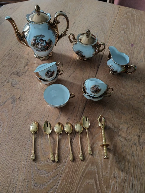 Service à Café En Porcelaine Capodimonte XXe Siècle - 12 Tasses, Sucrier, Cafetière, Laitière, Doré
