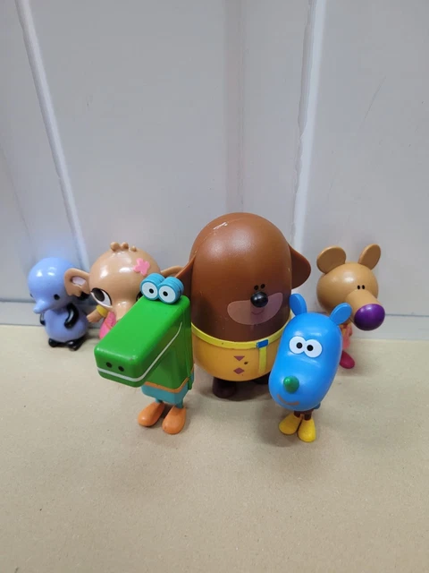 Hey Duggee 1870R Set De Figuras De Ardillas Con Duggee – Juguete Multicolor Para Fans Del Programa Regalo Para Niños Hey Duggee 1870R Set De Figuras De Ardillas Con Duggee – Juguete Multicolor Para Fans Del Programa Regalo Para Niños