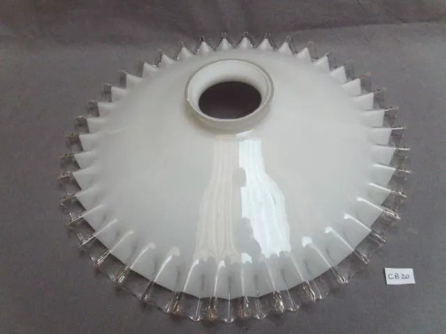 abat jour ancien en opaline blanche, bord plissé, Ø 25,2 cm à collerette (CB20)