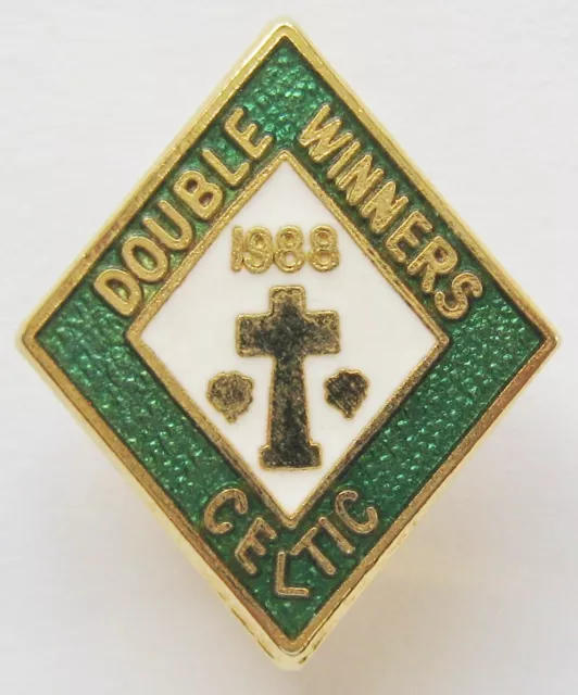 CELTIC - Superb Vintage Enamel Football Pin Badge DOUBLE WINNERS 1987/1988 (4)
