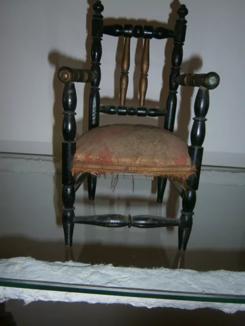 chaise de poupée
