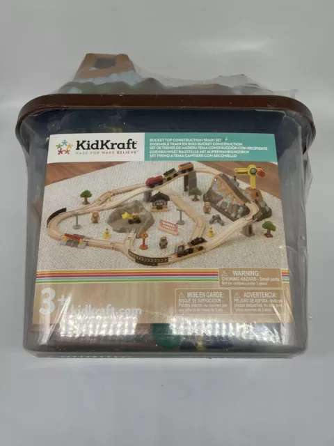 KidKraft Bucket Top Mountain Train Set mit 61 Teilen, Magnetzug, Holzschienen