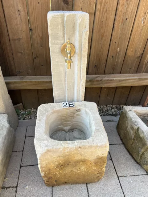 Zierbrunnen aus Sandstein,Wasserspiel,Gartenbrunnen,Wasserstelle,Trog,