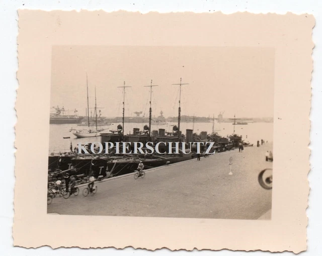 X23 DÄNEMARK HAFEN Kriegsschiff Dampfer Marine Schiffe Einheimische