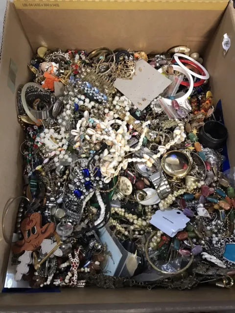 Junk Drawer Jewelry Watches,Necklaces,Pins,Earrings,Beads 18lb 8oz Wear/Repair