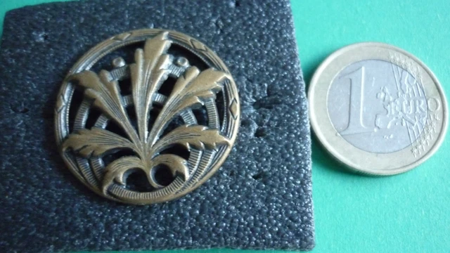 Bouton Vintage En Métal Doré Ajouré Et Bombé - Diamètre 33 Mm - Occasion, Qualité Française