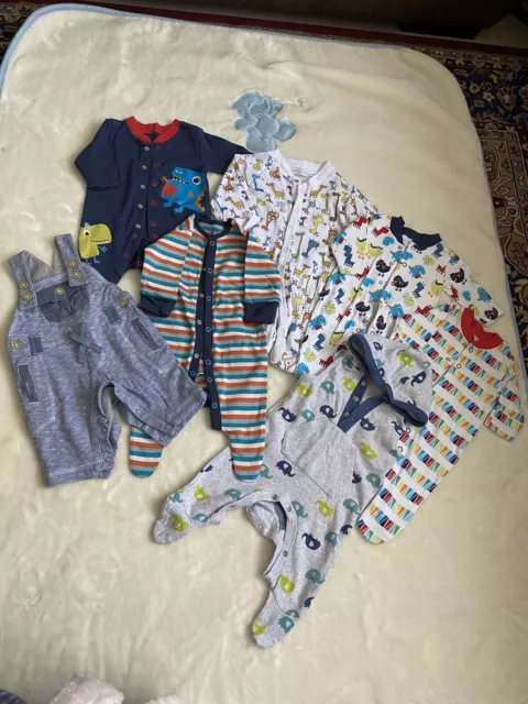 Infant New Born Boys clothes bundle Bodysuit - Size 0/3months VGC