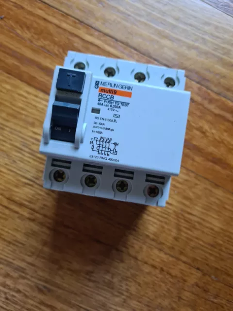 Merlin Gerin Multi 9 4-polig RCCB 40A 415V 30mA