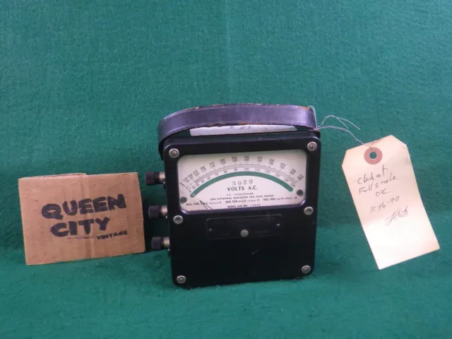 Vintage Weston model 433 portable AC Voltmeter 0-150,300,750 volts VAC Bakelite