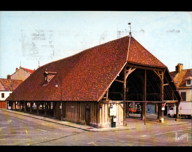 ARPAJON (91) HALLES au Marché du XVII° Siécle en 1985