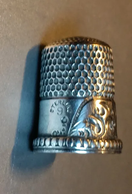 Antique STERLING SILVER THIMBLE #9 - 4g - Marked Sterling