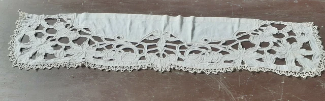 Très joli napperon ovale vintage brodé main - Linge de maison