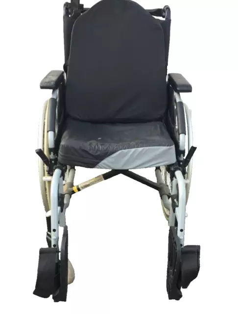 Fauteuil roulant et pliable de grand Confort avec 2 coussins mémoire de forme 2