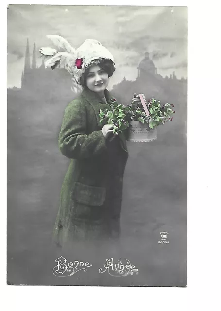 Carte Fantaisie  - Femme Avec Bouquet - Bonne Annee