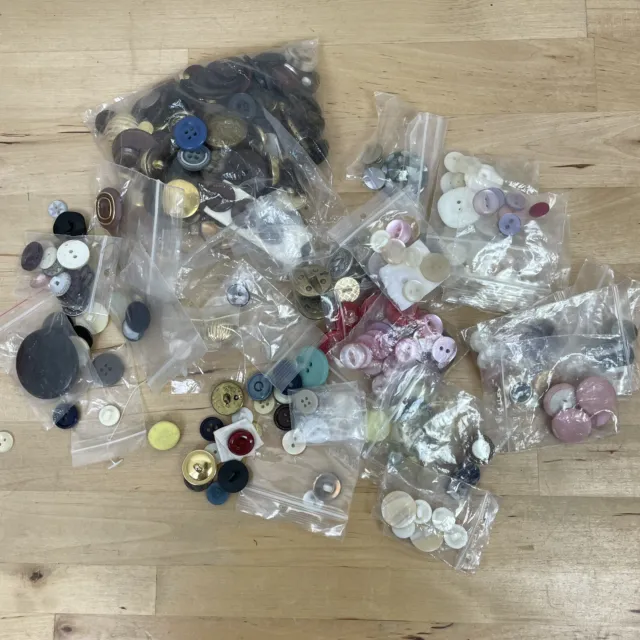 Joblot Mixed Buttons - Mainly Vintage Approx 200 Including Some Military Buttons